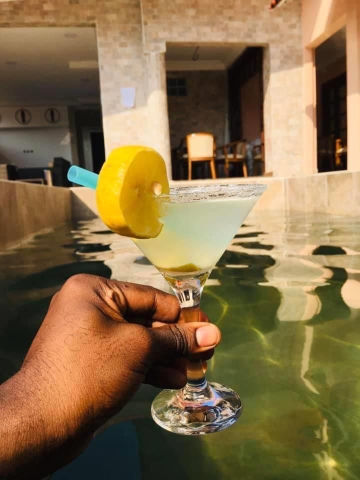 Residence Hoteliere Le Jomonia ليبرفيل المظهر الخارجي الصورة