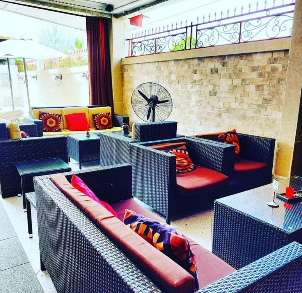Residence Hoteliere Le Jomonia ليبرفيل المظهر الخارجي الصورة